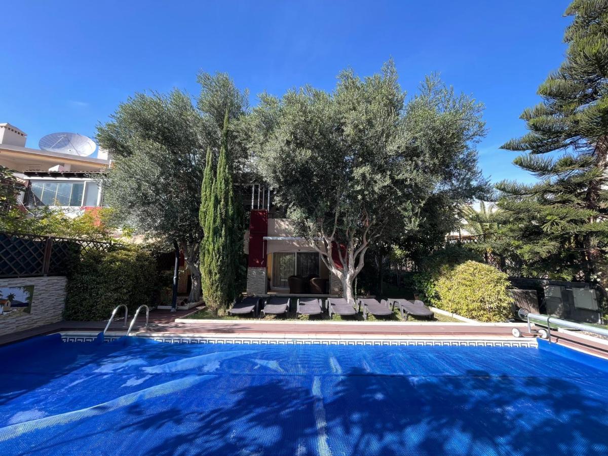 Holiday home With Private Pool And Beautiful Garden *