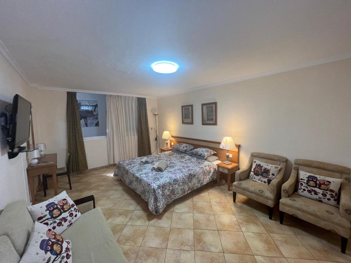 With Private Pool And Beautiful Garden *