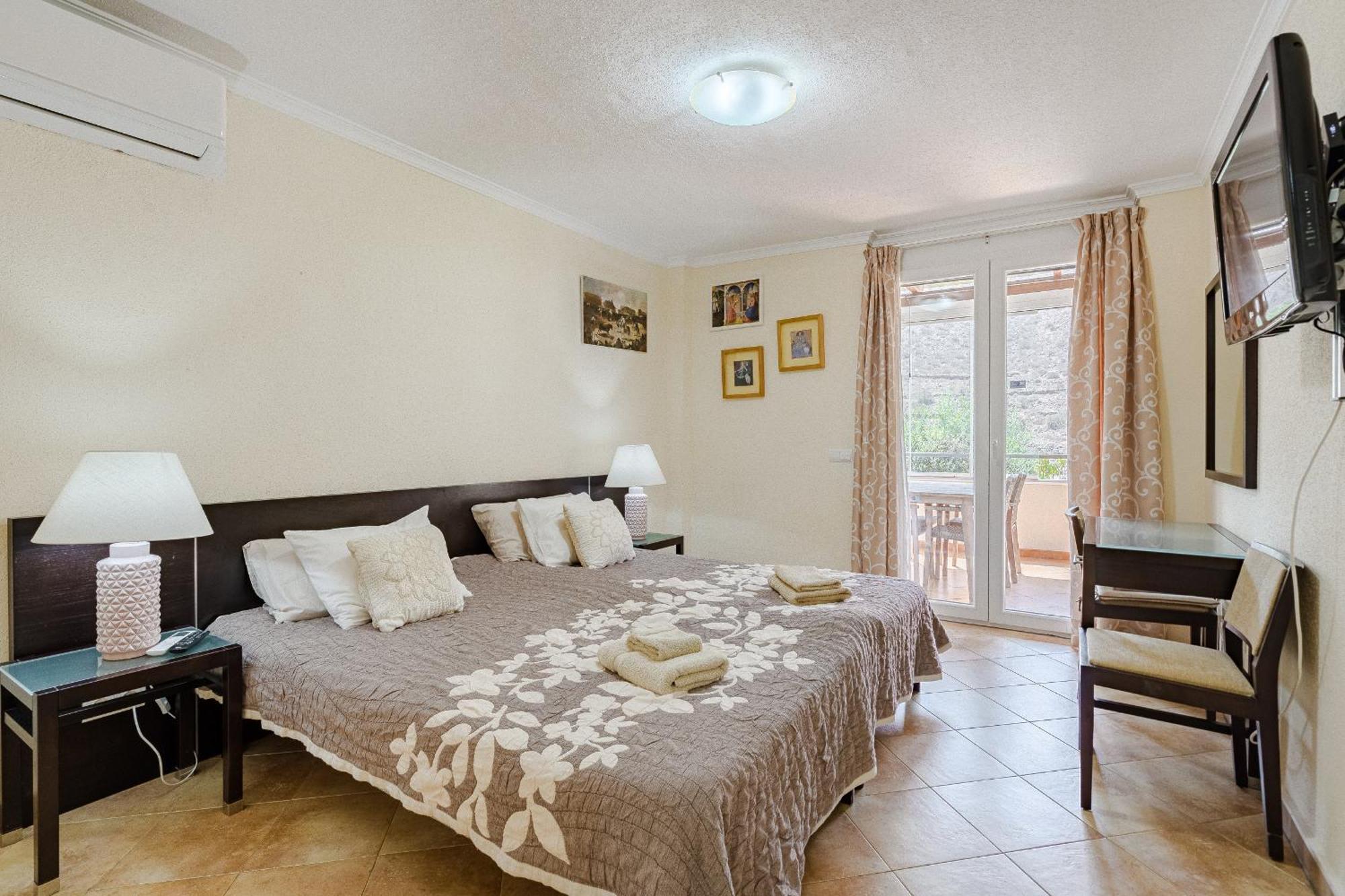 With Private Pool And Beautiful Garden Vakantiehuis Los Cristianos (Tenerife)