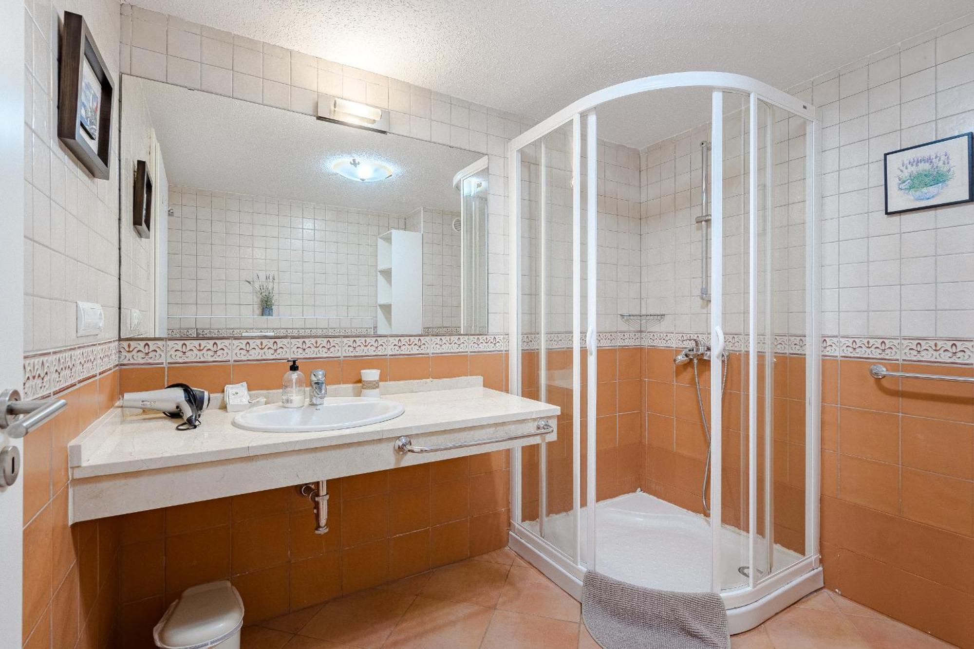 With Private Pool And Beautiful Garden Vakantiehuis