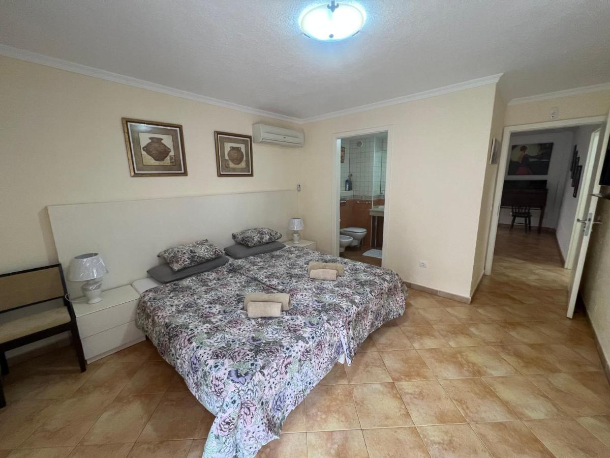 With Private Pool And Beautiful Garden Casa de vacances