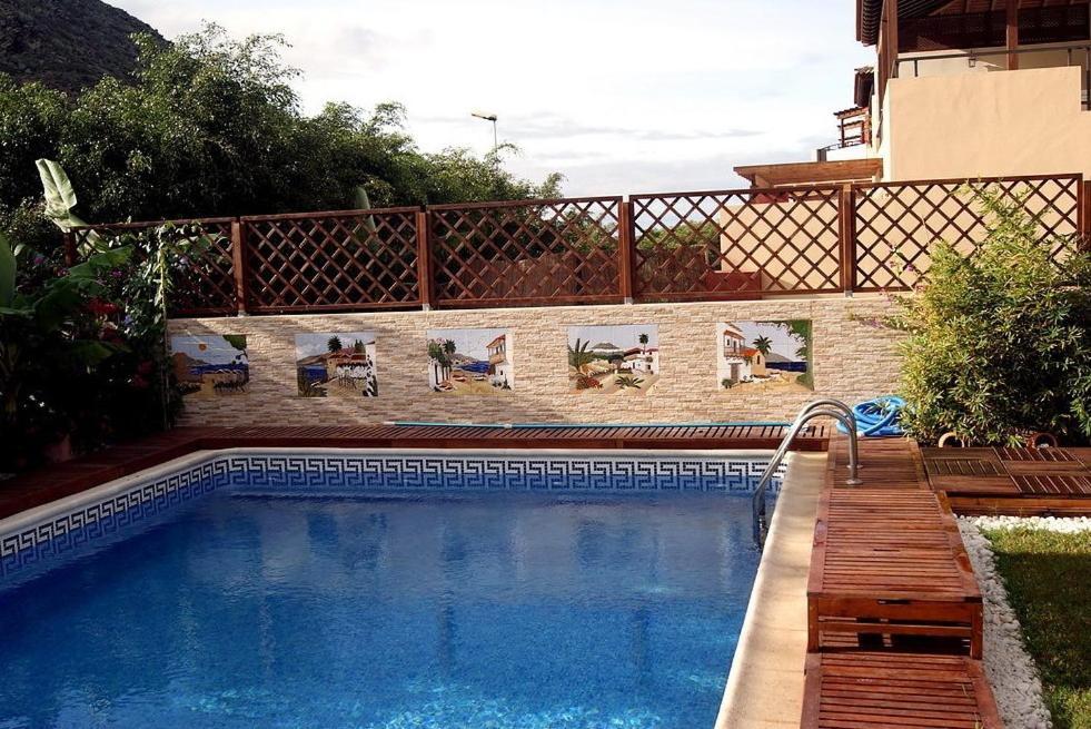 With Private Pool And Beautiful Garden Casa de vacances