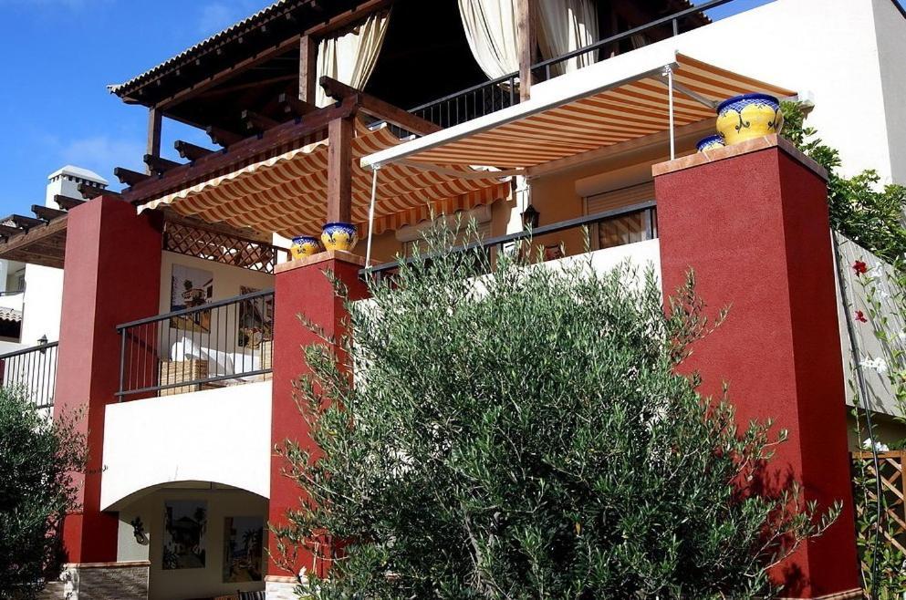 With Private Pool And Beautiful Garden *