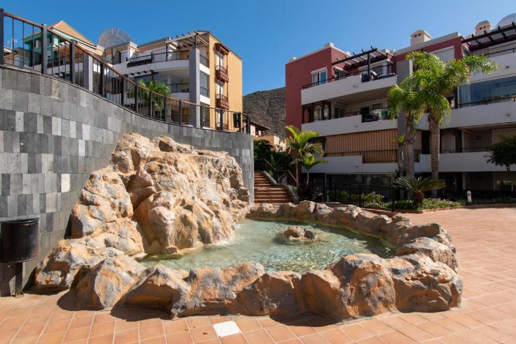 With Private Pool And Beautiful Garden *