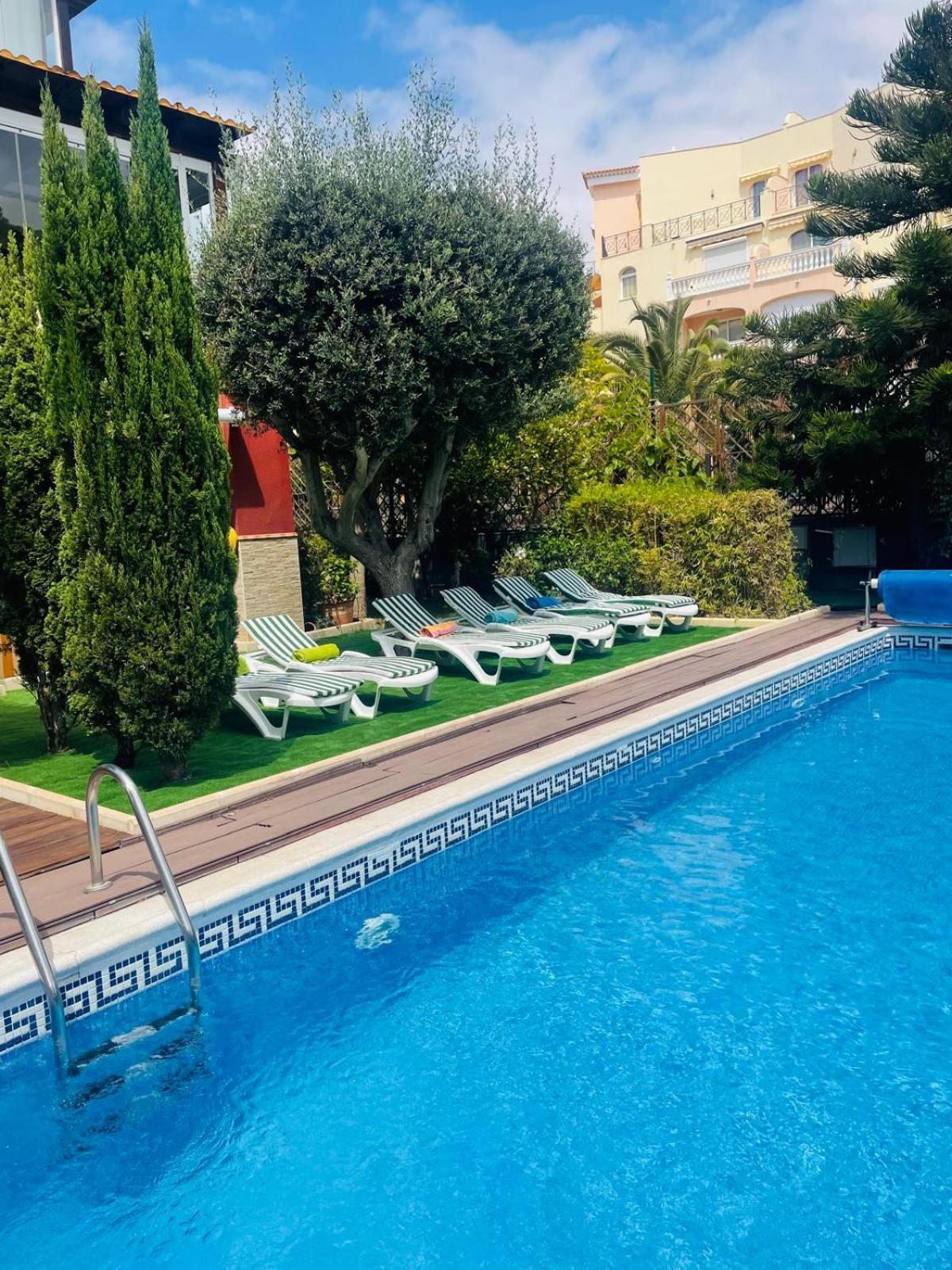 With Private Pool And Beautiful Garden Casa de vacances